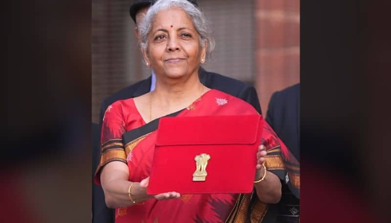 Union Finance Minister nirmala sitharaman presented budget wearing ilkal saree suh