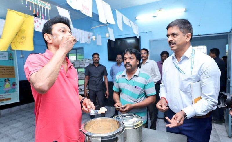 cm mk stalin serve the breakfast for school children in vellore district