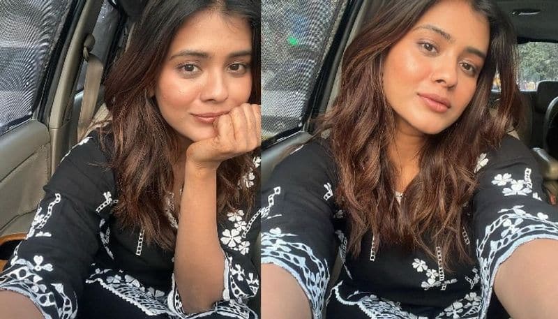 Actress Hebah Patel cute selfies in the car