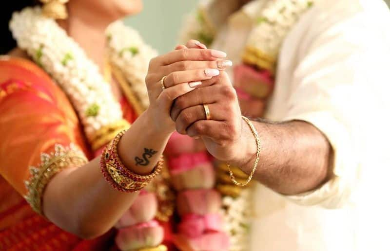 thavamai thavamirundhu serial fame Britto and sandhya Ramachandran engagement