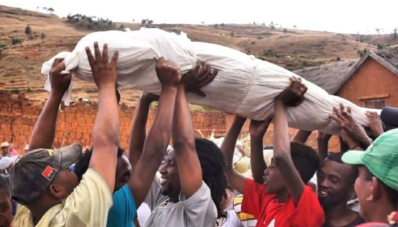 dancing with dead tradition in madagascar 