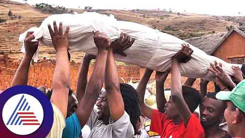 Dancing with dead body is tradition of Madagascar 