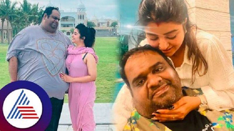 Tamil actress Mahalakshmi producer Ravindar chandrasekarans share romantic photo vcs  