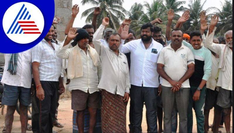 Harmony in villages destroyed by MP Sumalatha; Modarahalli villagers protest rav