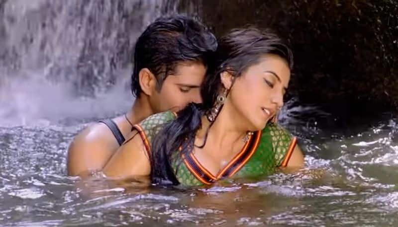 Bhojpuri SEXY video, photos: Akshara Singh's BOLD dance in waterfall with Anil Samrat goes viral-WATCH RBA