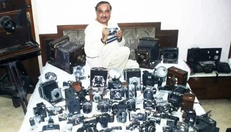 Photographer Dilish Parekh with two world records for largest collection of antique cameras dies rlp