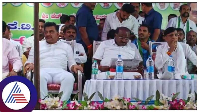 Tiptur  KT Shanthakumar who left Congress and joined JDS gow