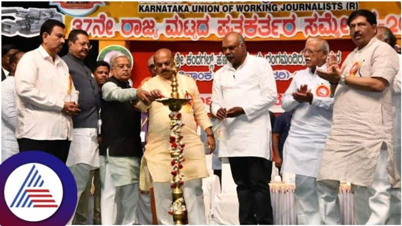 Journalist's conference in Vijayapura, CM bommai contributed bumper to rural journalists gow