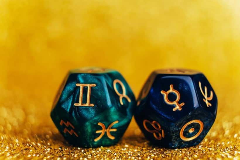 Weekly Tarot Card Reading: Predictions from March 27 to April 2, 2023