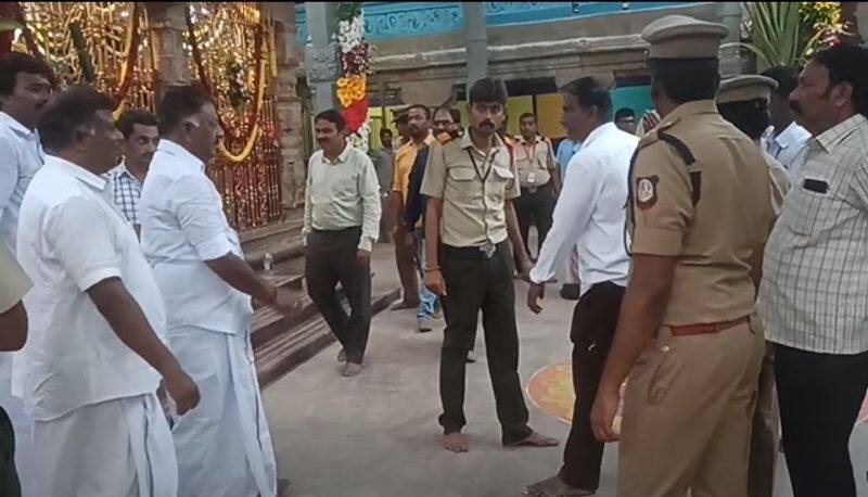 O Panneerselvam Sami Darshanam at Palani Murugan Temple  on the occasion of Thaipusam