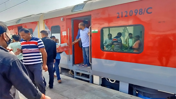 1 मई से बदल रहे रेलवे से जुड़े नियम 1 मई से बदल रहे रेलवे से जुड़े नियम