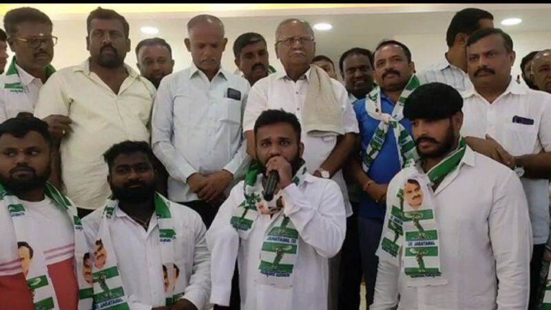 Mandya three rowdy sheeters join JDS Wearing a shawl MLA DC Thammanna sat