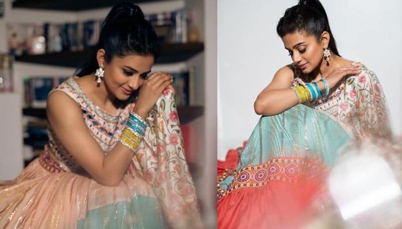 Actress Priyamani beautiful look in traditional wear