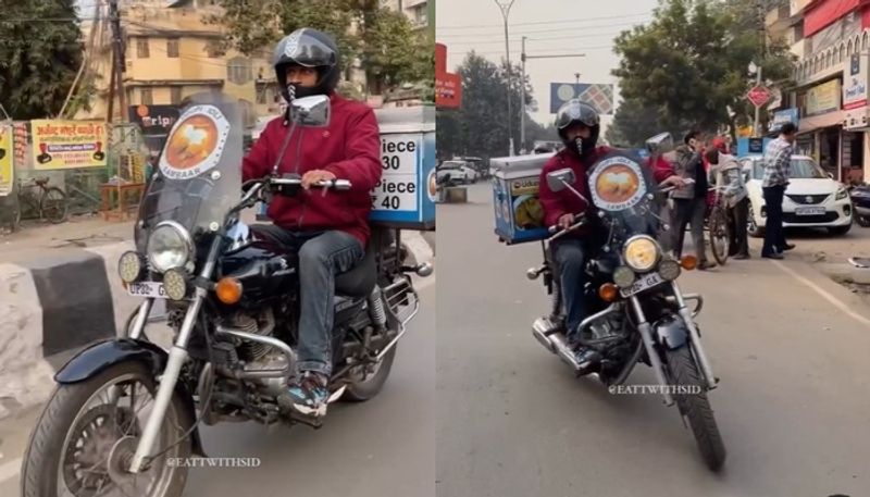 street food vendor acts like delivery agent for selling his foods 