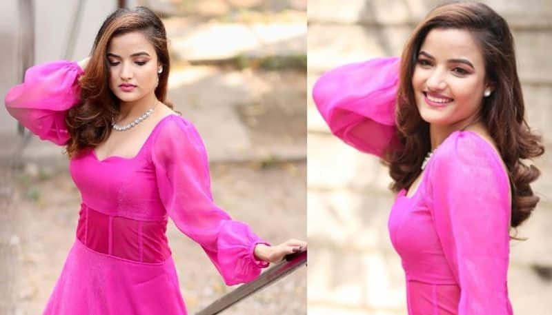 Bigg Boss fame siri Hanmanth latest photoshoot in pink dress