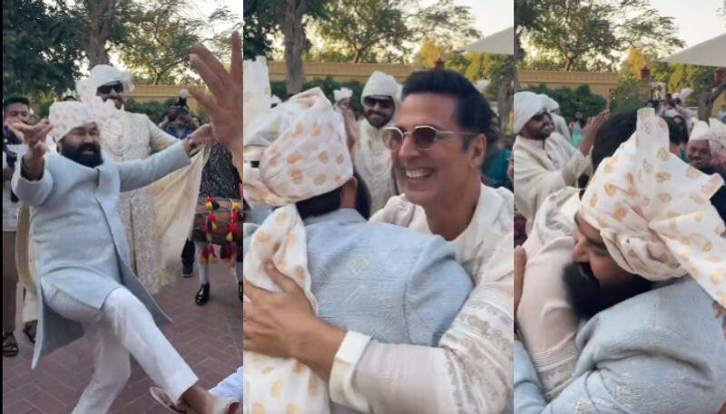 Akshay Kumar performs bhangra with Mohanlal at a wedding, video viral sgk