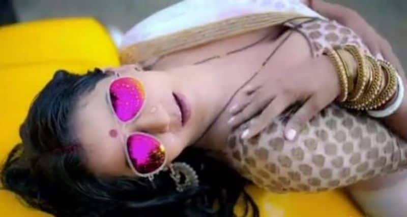 Monalisa SEXY video: Bhojpuri actress and Nirahua  Holi song Sa Ra Ra Holi Ha goes viral RBA