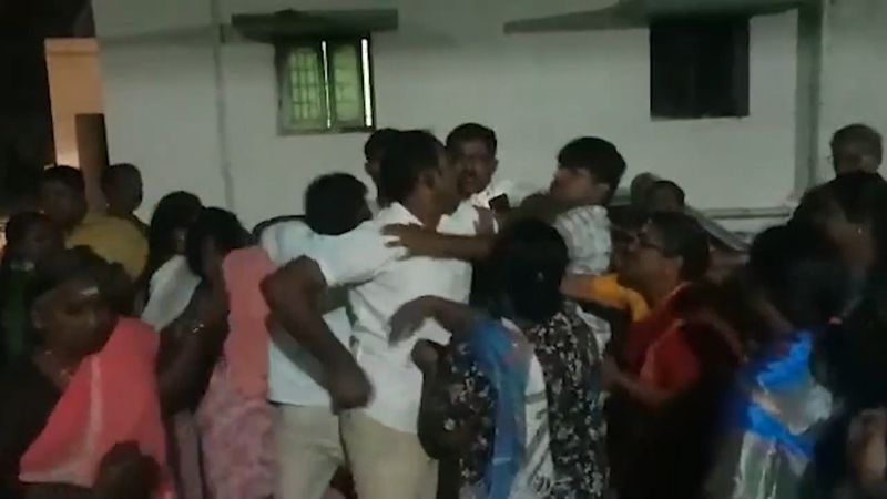 dmk councillor attack youngsters who questioned about poor road in coimbatore