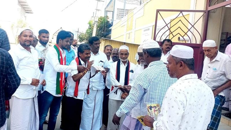 Minister Avadi Nasser engaged in vote collection with SDPI party executives!