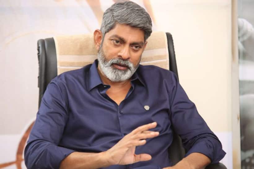 రాజమౌళి బంధువు అయినా పాత్ర ఇవ్వడు, డిప్రెషన్ లో ఉన్నప్పుడు ప్రభాస్ కి కాల్ చేస్తే! 