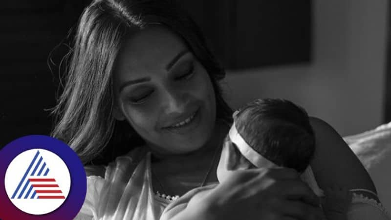 Bipasha Basu shares new picture with daughter Devi