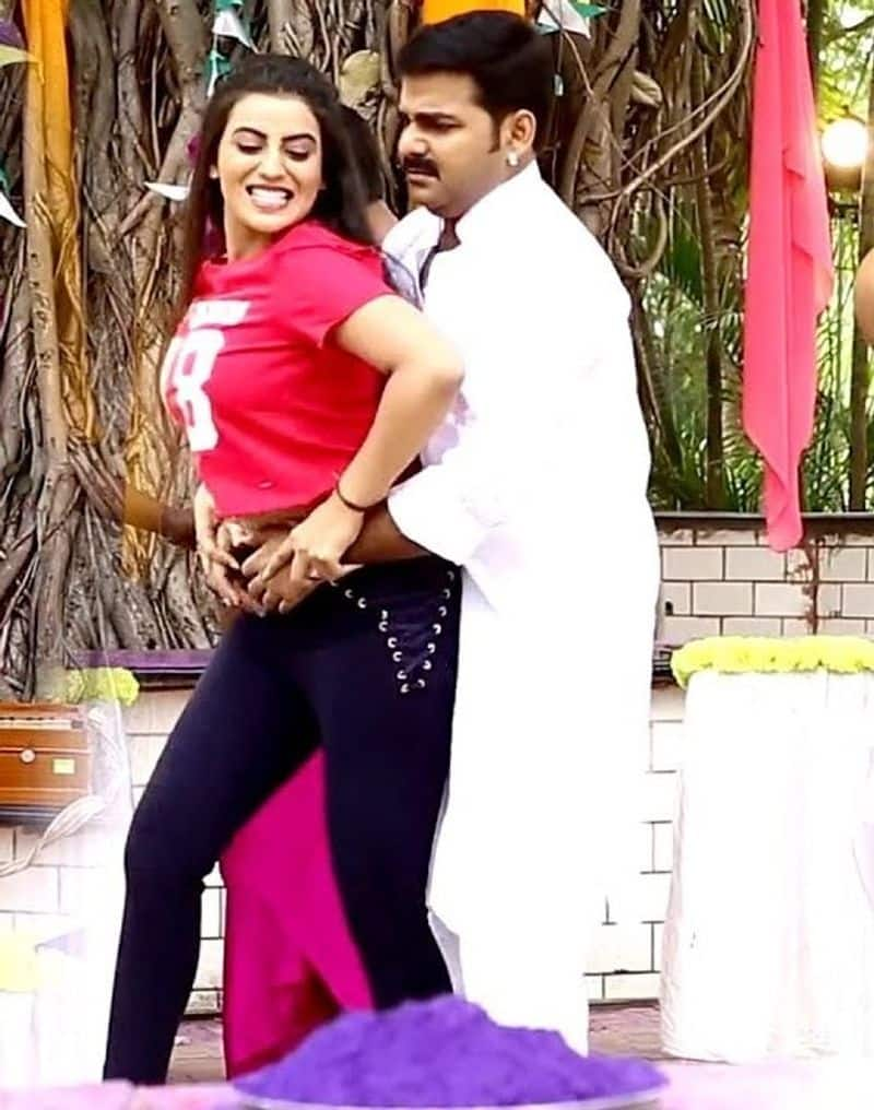 Akshara Singh SEXY video, pictures: Bhojpuri actress, Pawan Singh's song 'Holi Me Aag Lagal' is perfect for festivities RBA