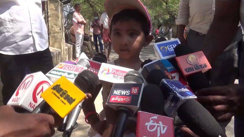 3 year old baby file petition to district collector about her school in tirunelveli