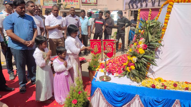 krishnagiri peoples pays respect to indian soldiers who died in pulwama attack