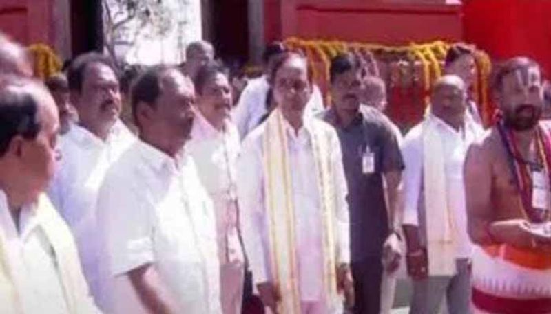 Telangana CM KCR Announces Rs. 500 Crore To Kondagattu Temple