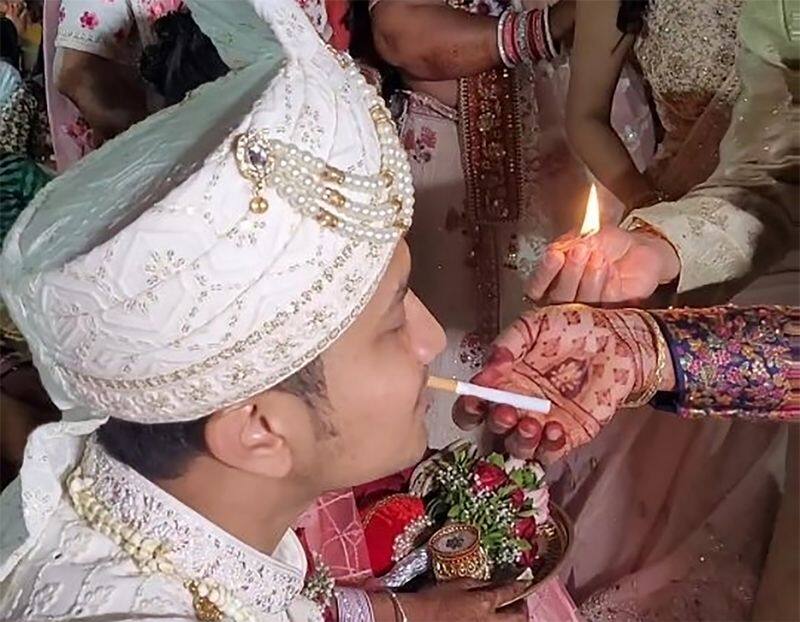 Groom welcomed with Cigarette and Paan by mother-in-law, internet divided over ritua