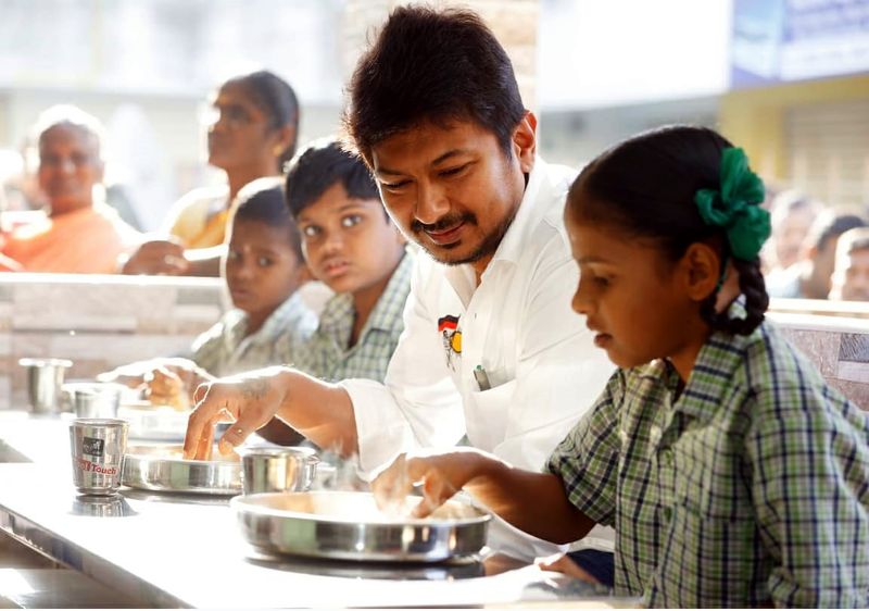 minister udhayanidhi stalin inspect government school in salem