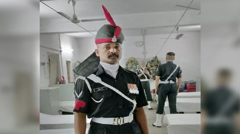 Family members Tamil nadu people stage protest against killing of an Indian Army soldier allegedly by a DMK councilor ckm