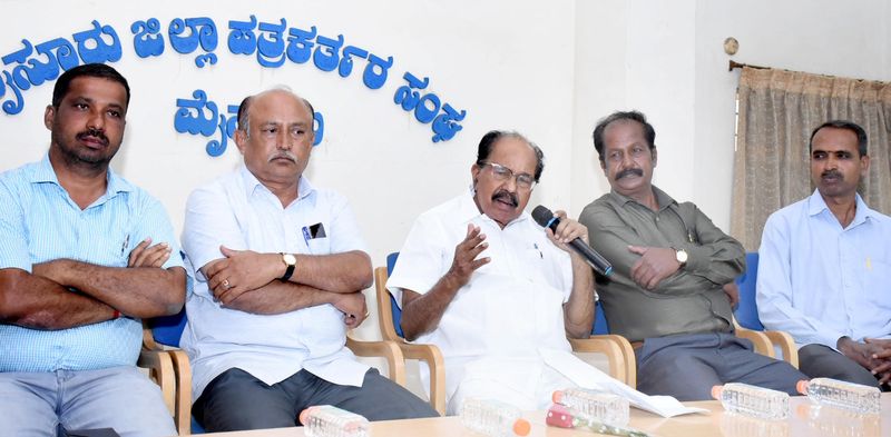 No proposal before Congress to ban Bajrang Dal says Veerappa Moily in Udupi gow