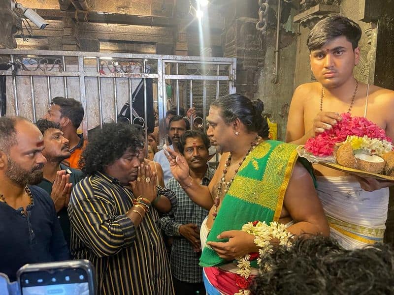 maha shivaratri actor yogi babu visit dharbaneswarar temple in puducherry