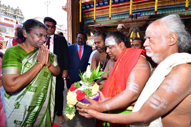 god meenakshi amman statue gift to president Droupadi Murmu in madurai