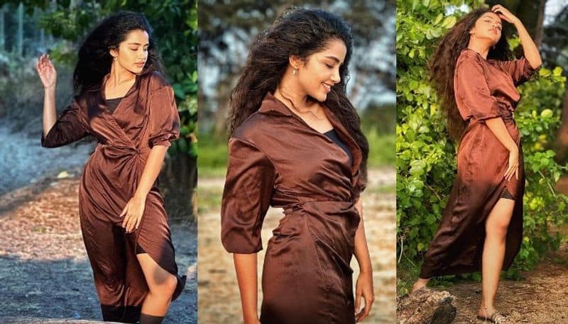 Anupama Parameswaran mind blowing stills in trendy wear