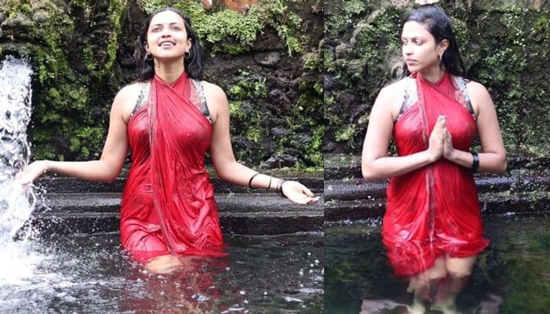 Actress Amala Paul mesmerizing with her Latest photos 