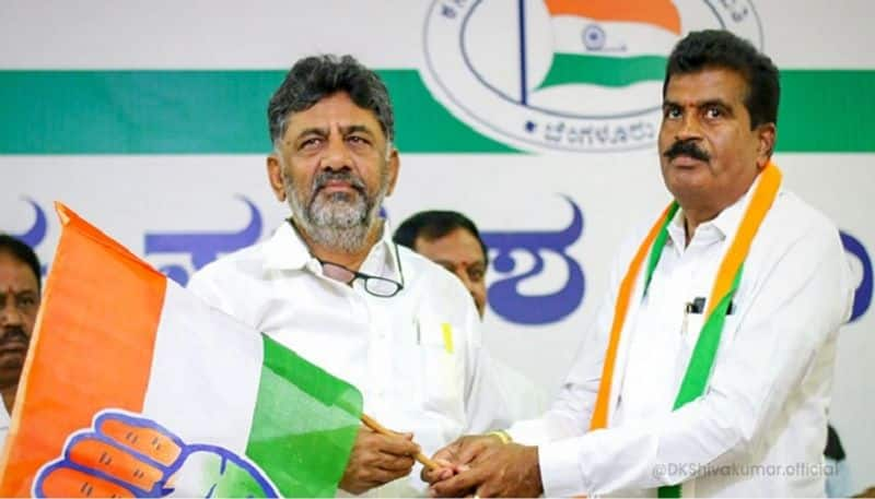 Major setback for Karnataka BJP as HD Thammaiah, a Lingayat leader, joins Congress AJR