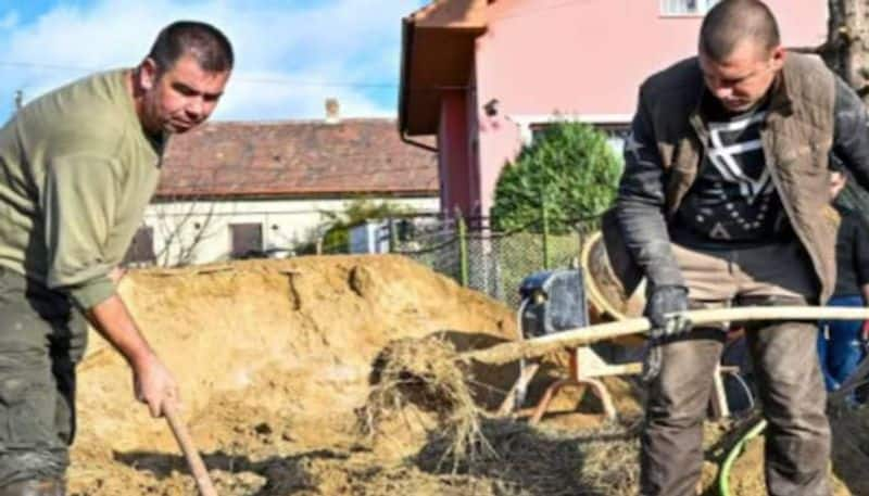 Hungary mud houses comeback rlp