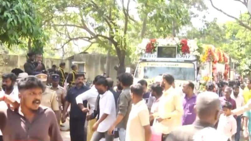 Actor Mayilsamy funeral started with a flood of people!