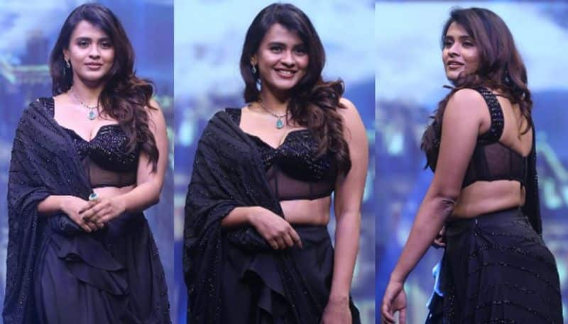 Actress Hebah patel mesmerizing with her latest look 