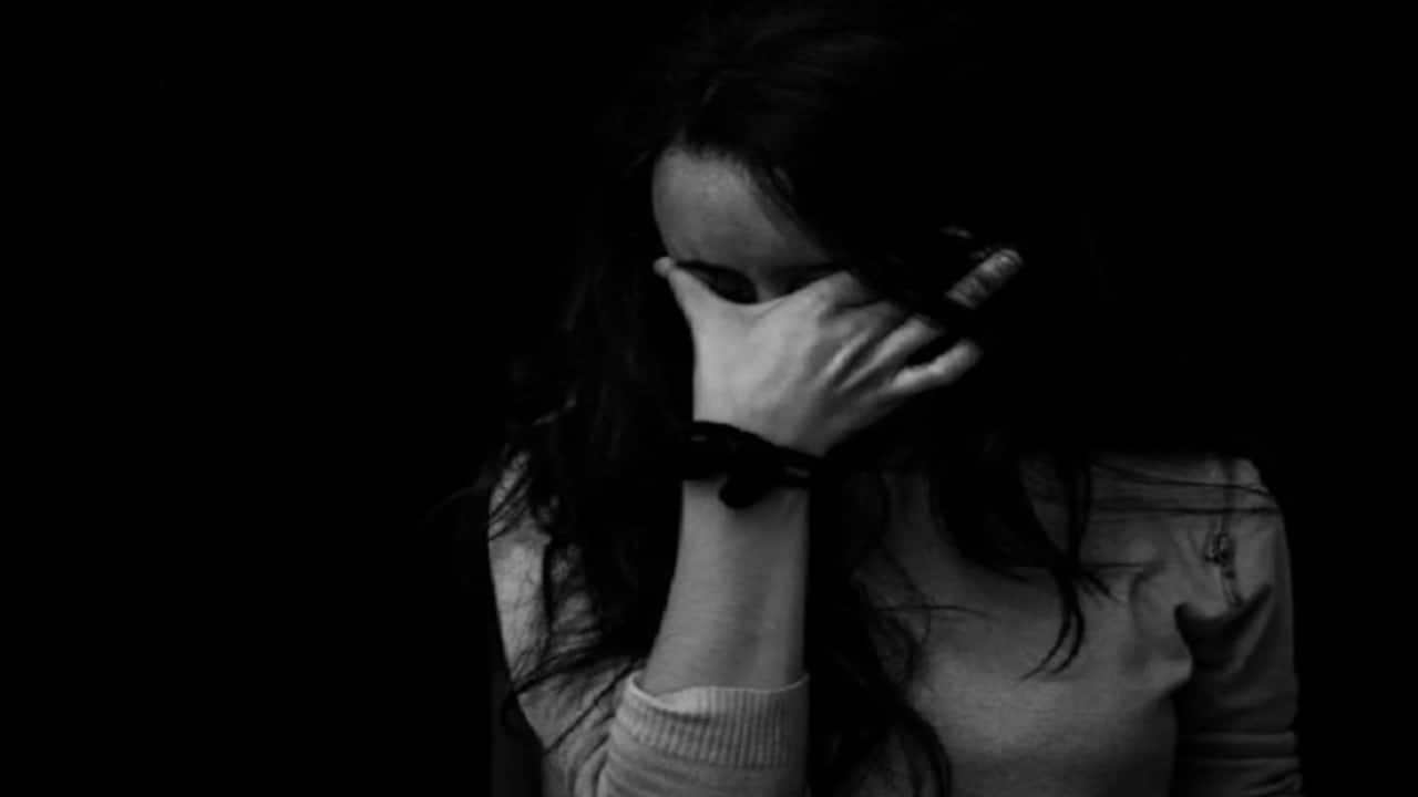 dumka crime news wife catches husband with another woman in hotel 