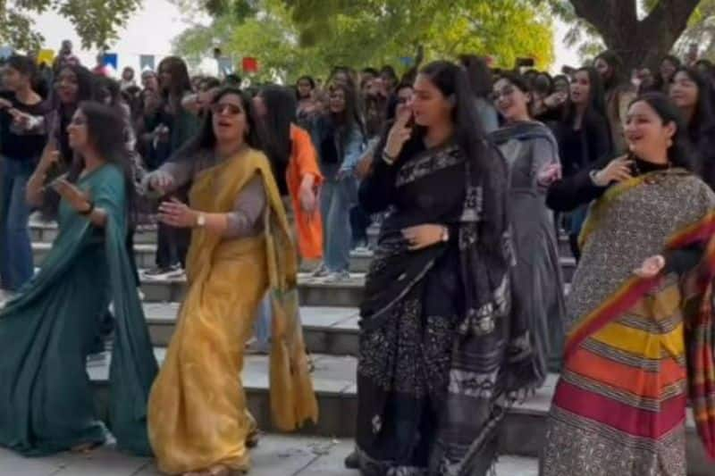 shah rukh khan reacts to video of du professors dancing to jhoome jo pathaan rse