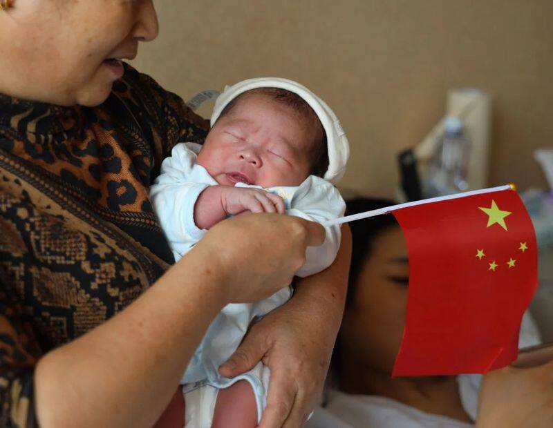 Chinese provinces give 30 days paid marriage leave to boost birth rate