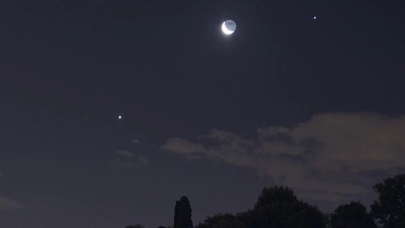 brightest planets Venus, Jupiter, Moon planets in the solar system, have appeared in the same line near the Moon akb