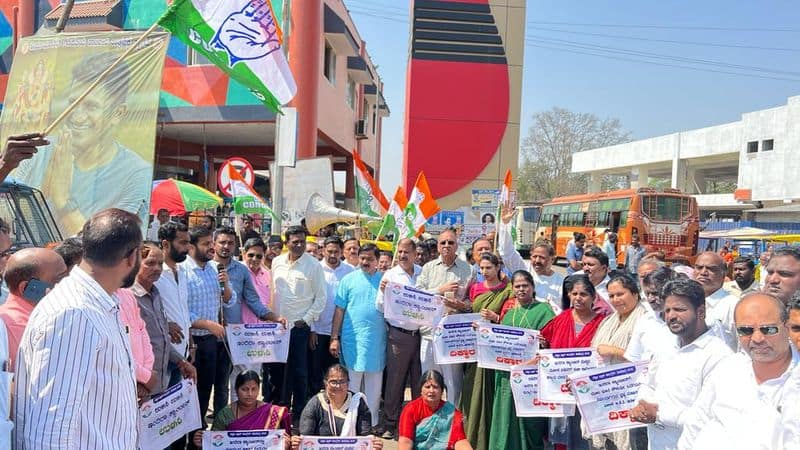 Indira canteens are closing down one by one congress protest shivamogga rav