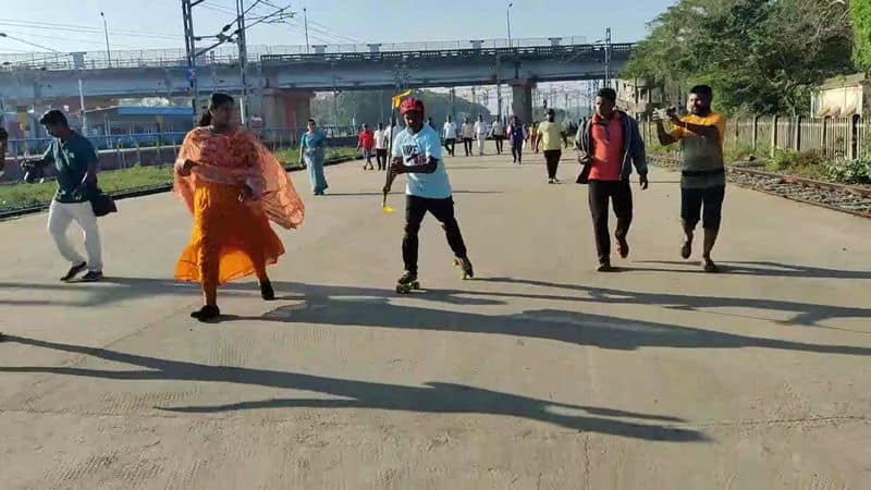 10 year old boy make world record while playing silambam with skating in mayiladuthurai