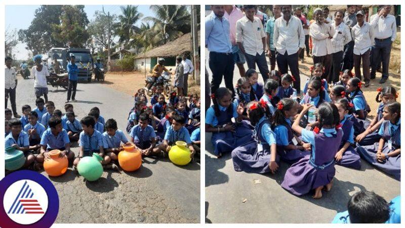 Students Protest For drinking Water in Uttara Kannada gow