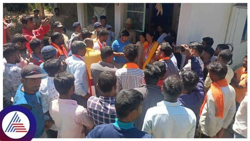 Assault local workers by Assam workers Hindu activist protest in Chikkamagaluru gow