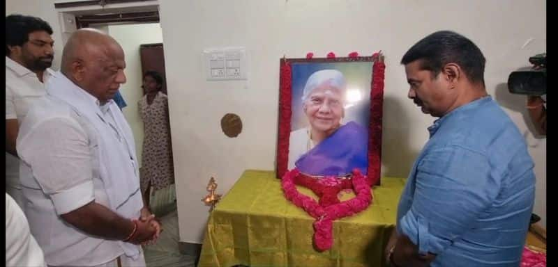 Seeman condoles the death of OPS mother